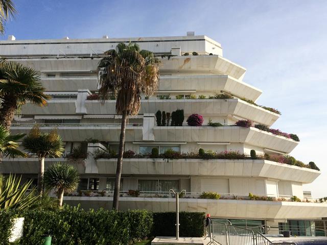 Unique luxury 1st beachline apartment Marbella