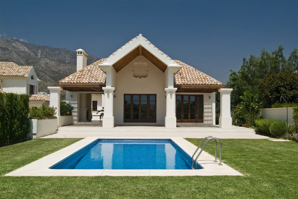 6 bedrooms villa traditional arquitecture & modern design