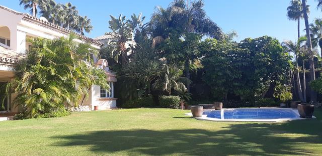 very private family villa Altos Reales “Royal Heights”